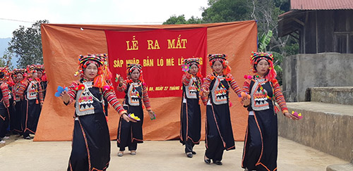 Văn nghệ tại Lễ ra mắt sáp nhập 2 bản: Lò Mè và Là Giàng thành Lò Mè Là Giàng thuộc xã Tá Bạ, huyện Mường Tè.