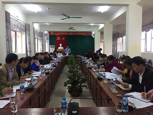 Quang cảnh buổi giám sát tại UBND huyện Tam Đường.