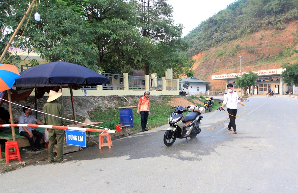Huyện Nậm Nhùn tăng cường các chốt kiểm dịch, hạn chế bệnh dịch tả lợn Châu Phi lây lan rộng trên địa bàn.