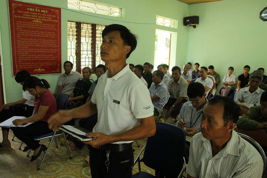 Cử tri xã Nà Tăm kiến nghị với Đoàn đại biểu Quốc hội tỉnh tại buổi tiếp xúc