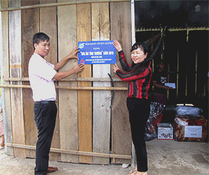Trao tặng “Mái ấm tình thương” cho phụ nữ nghèo, có hoàn cảnh đặc biệt khó khăn