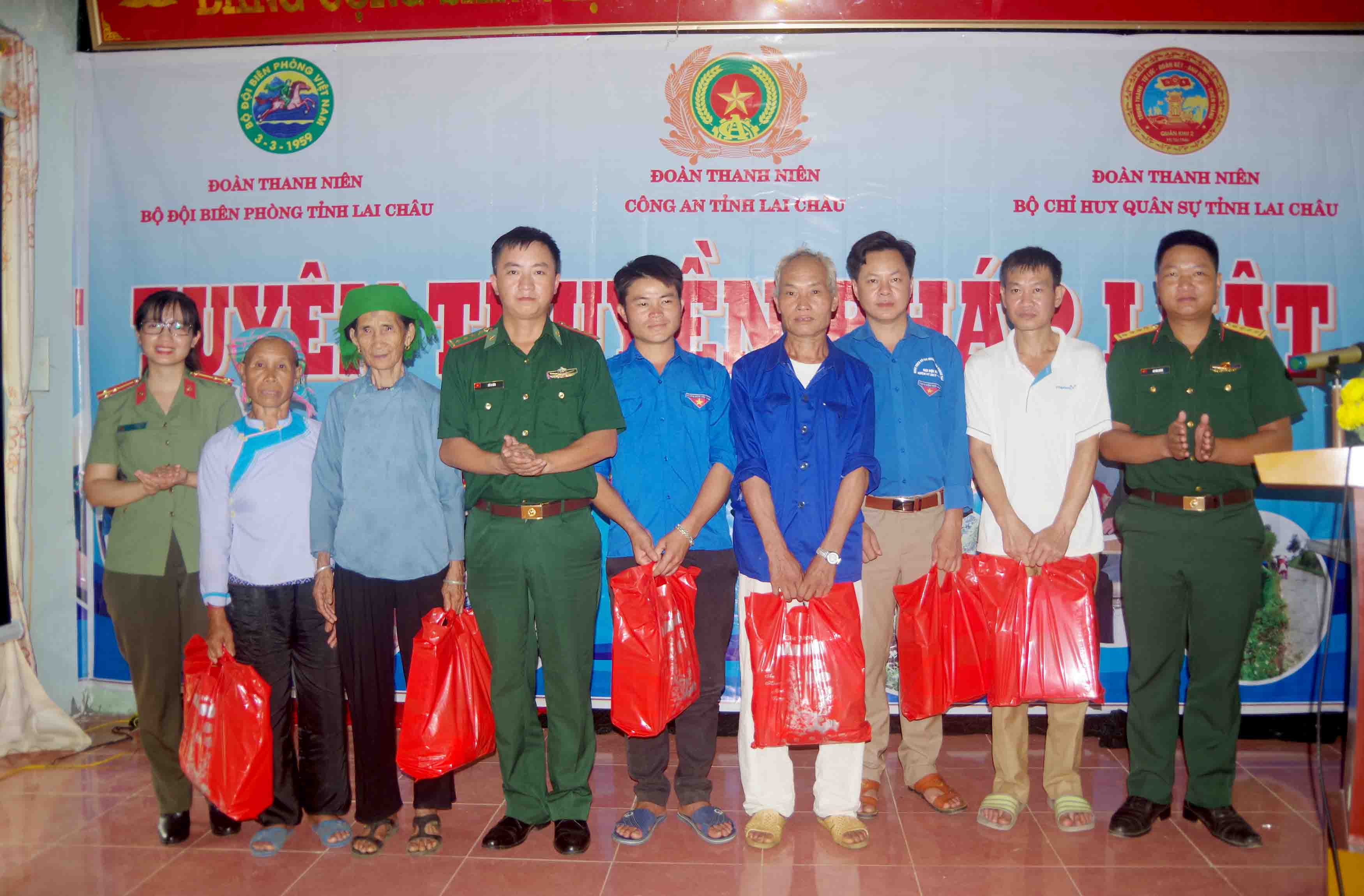 Tuyên truyền pháp luật cho người dân xã Bản Lang