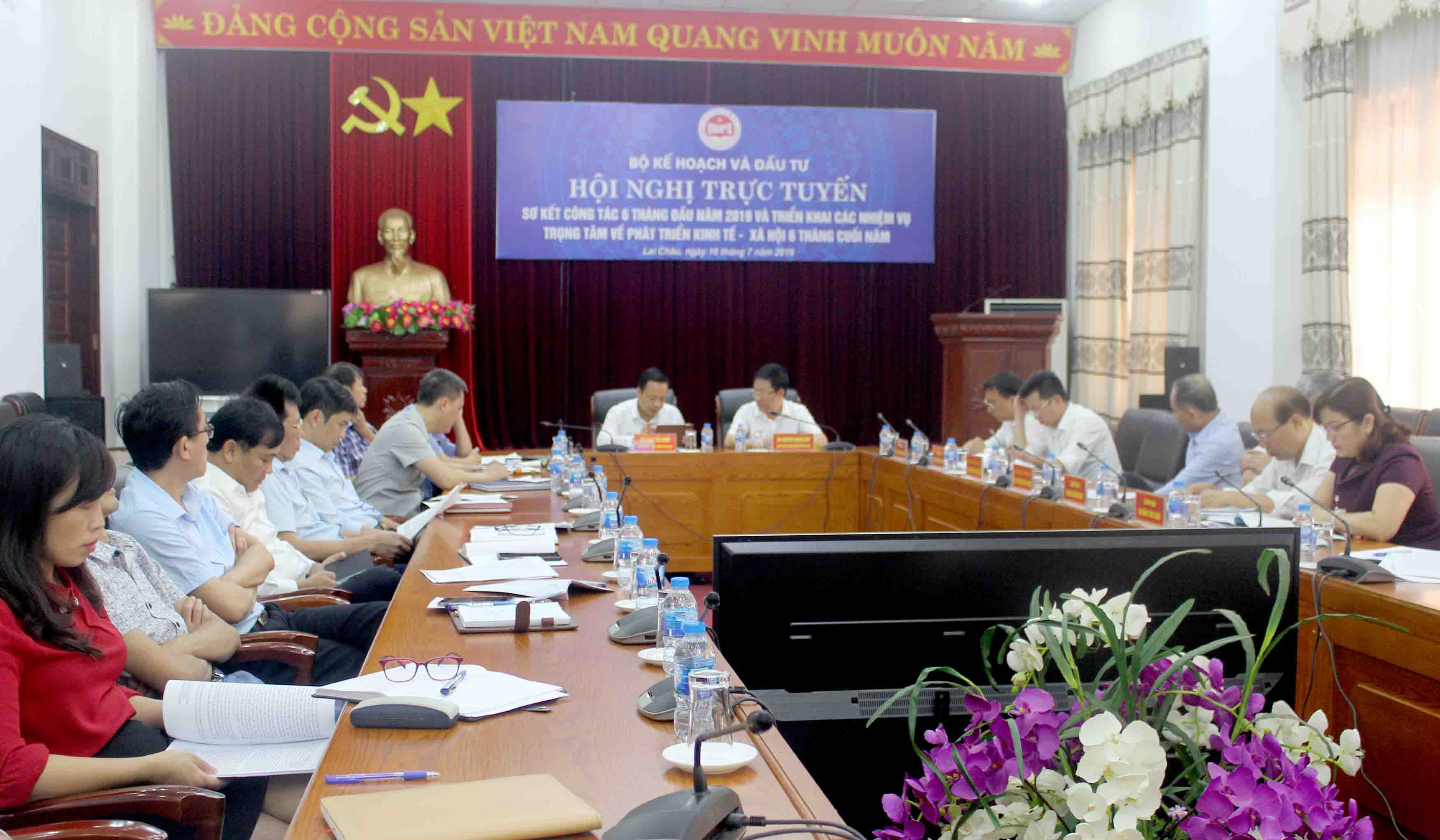 Tháo gỡ khó khăn, cải thiện môi trường đầu tư cho doanh nghiệp vừa và nhỏ
