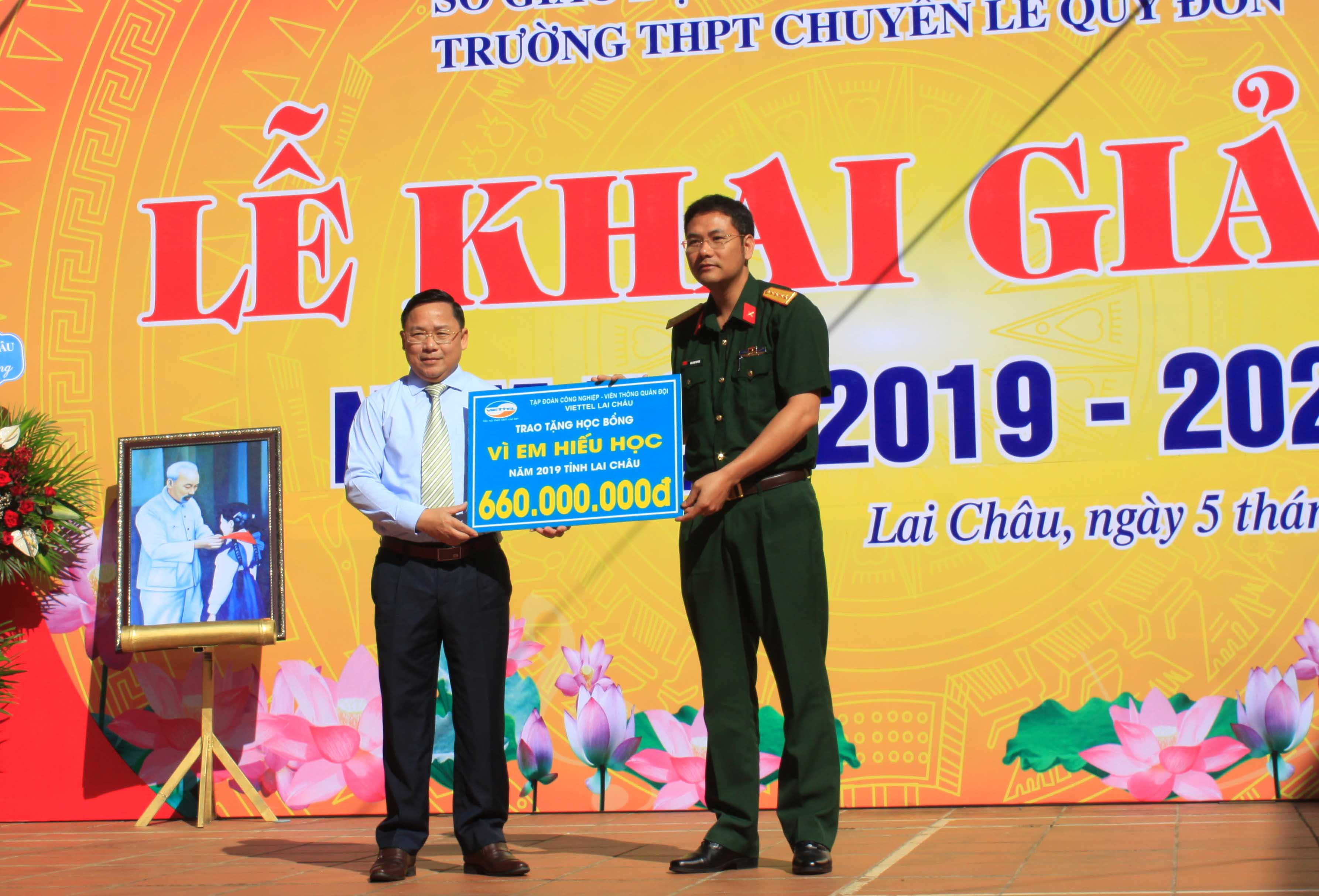 Viettel trao