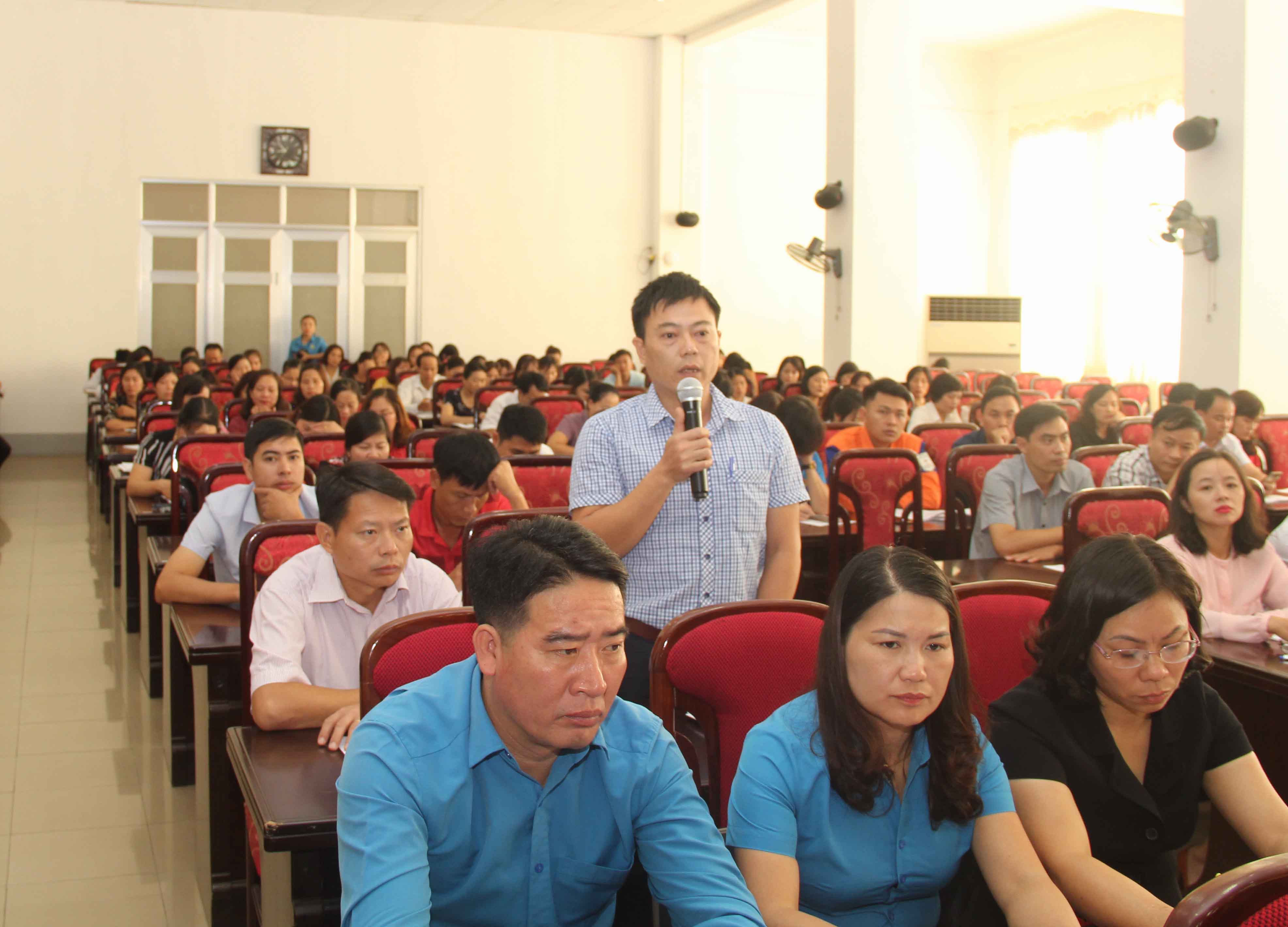Đại biểu tham gia ý kiến vào dự thảo luật