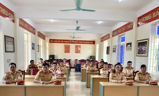 Một buổi sinh hoạt Ngày Pháp luật tại Phòng Cảnh sát giao thông - Công an tỉnh.