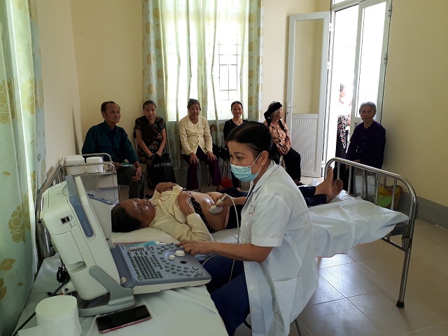 Hội NCT phường Quyết Tiến, thành phố Lai Châu tổ chức cho thành viên khám sức khỏe định kỳ.