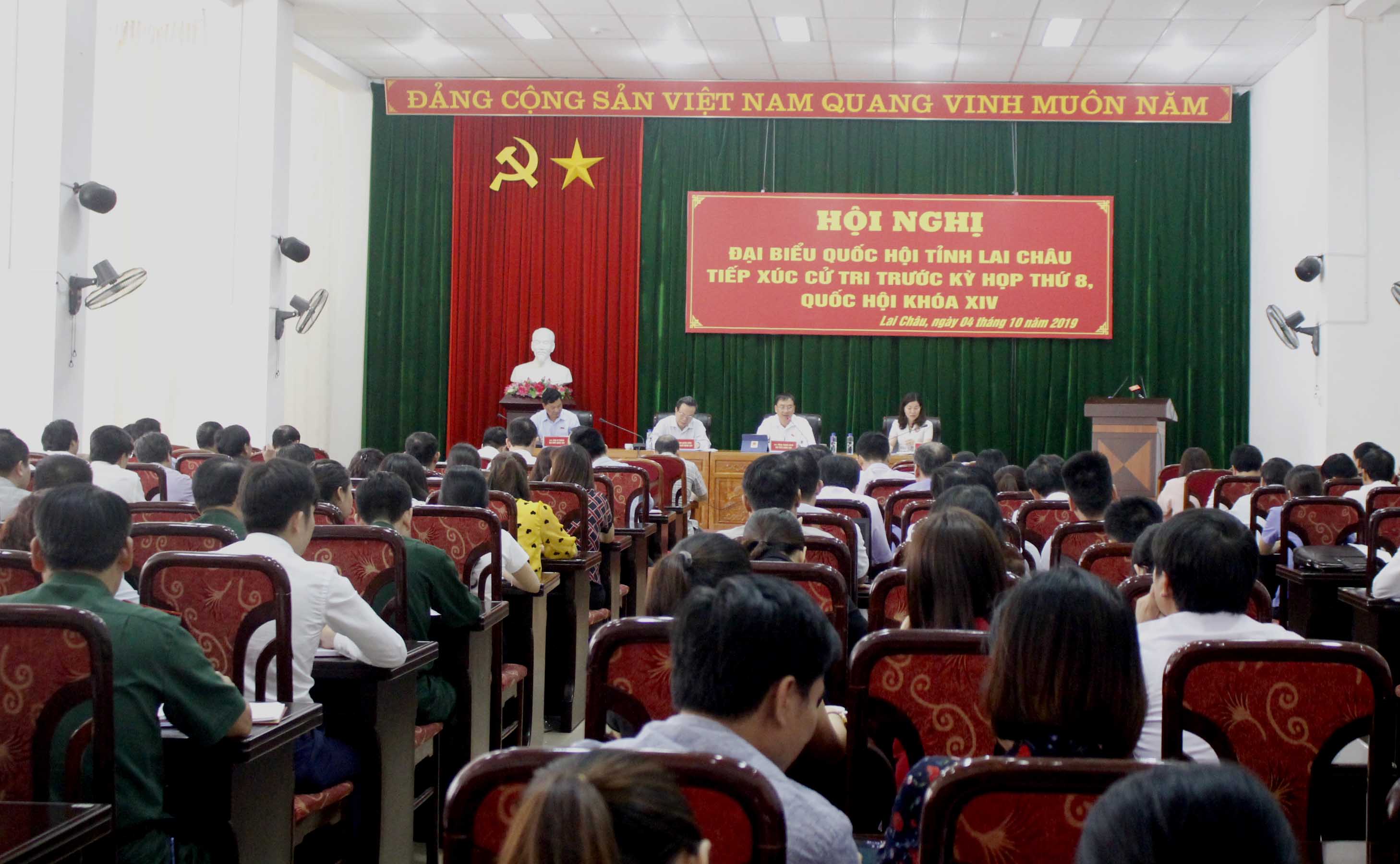 Quang cảnh Hội nghị tiếp xúc cử tri trước Kỳ họp thứ 8, Quốc hội khóa XIV. 