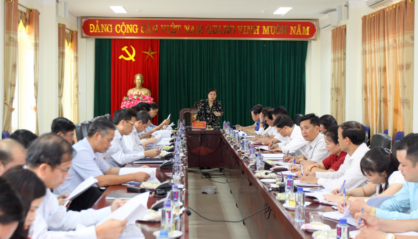 Đồng chí Giàng Páo Mỷ - Ủy viên Trung ương Đảng, Bí thư Tỉnh ủy, Trưởng Đoàn Đại biểu Quốc hội tỉnh phát biểu kết luận tại buổi làm việc