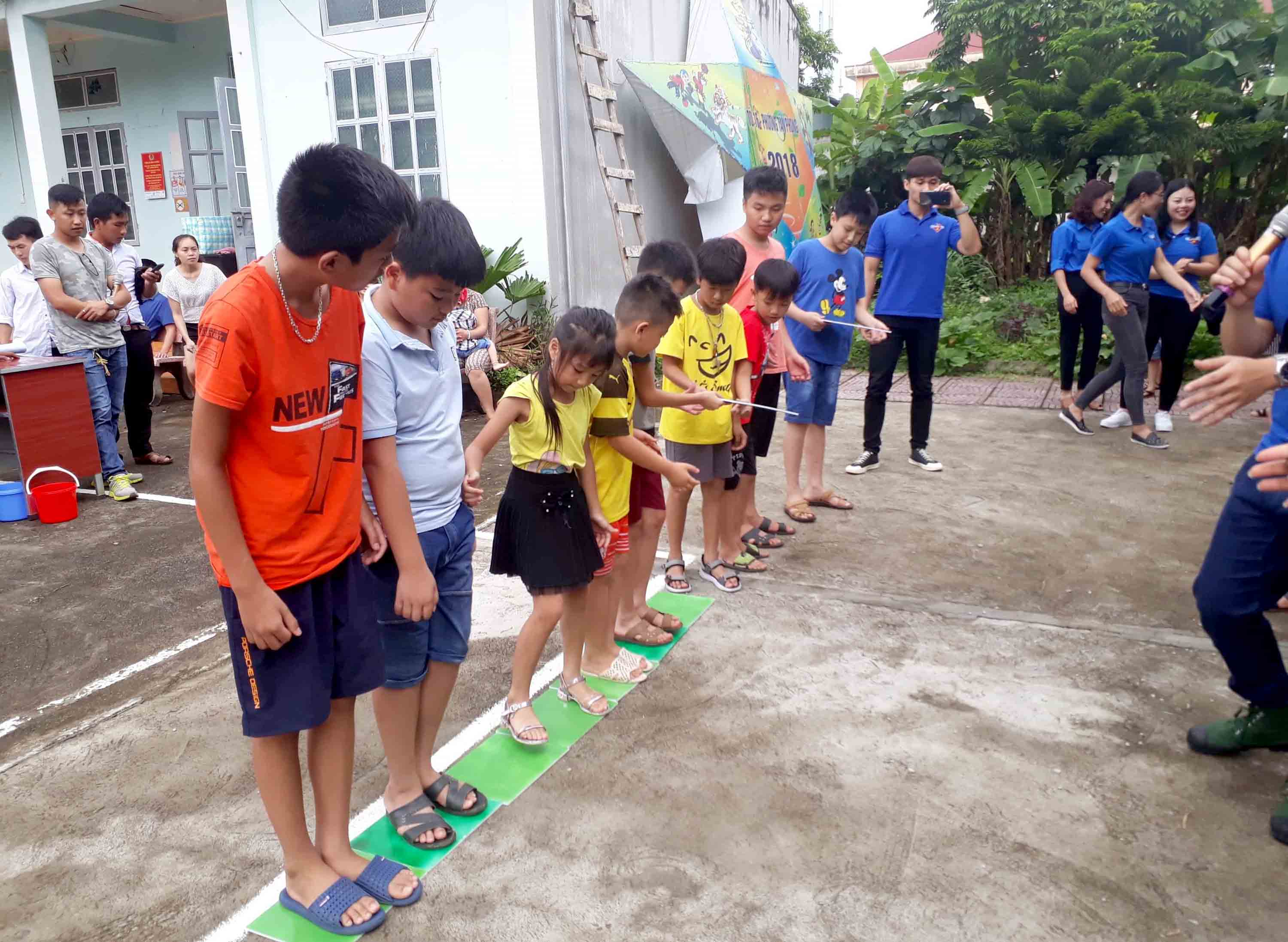 Vào dịp hè, các em thiếu nhi trên địa bàn phường Tân Phong được tham gia chơi các trò chơi mới vui nhộn.