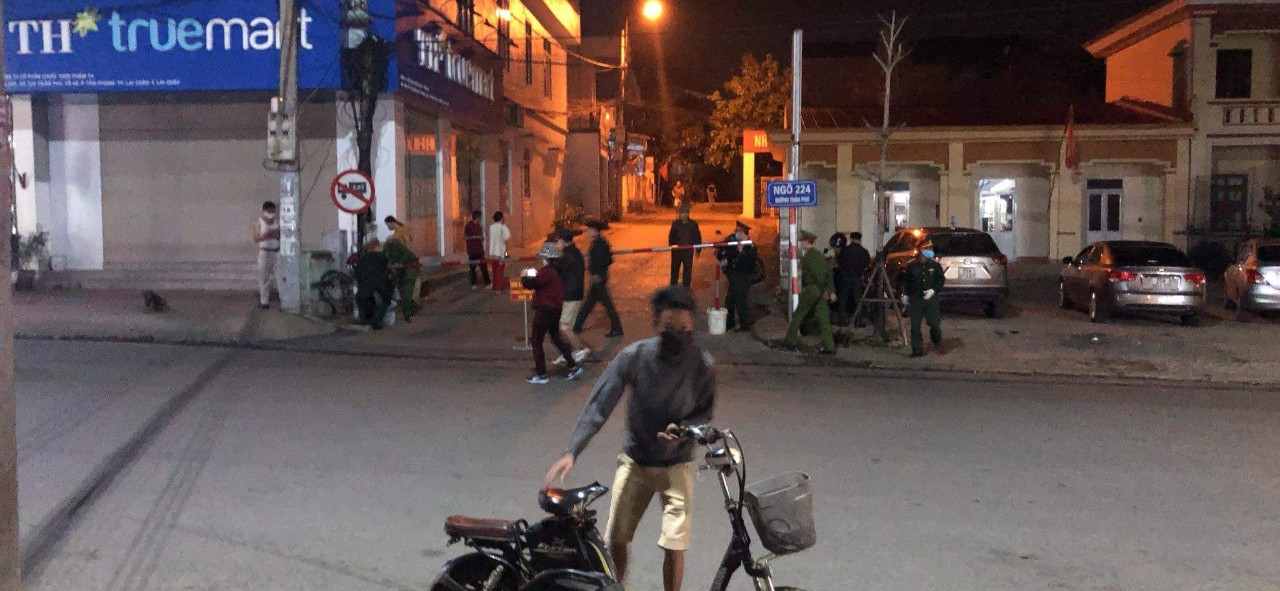 Phong tỏa nhóm 4