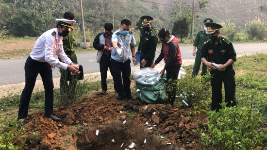 Bắt đối tượng vận chuyển 40kg thuốc tân dược không có hóa đơn, chứng từ hợp pháp