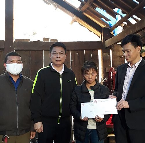 Hỗ trợ 9 triệu đồng cho hộ bị ảnh hưởng thiên tai tại xã Mù Sang