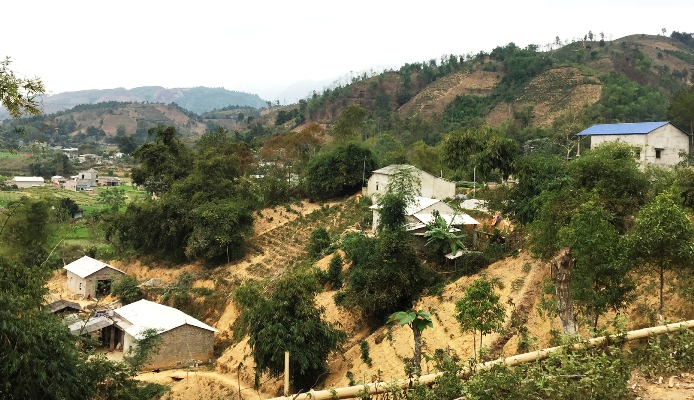 Nhiều ngôi nhà trên địa bàn xã Mường Khoa được xây kiên cố nhờ tiền tiết kiệm từ xuất khẩu lao động.