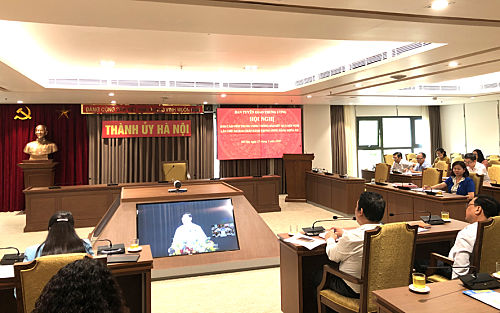 Các đại biểu dự hội nghị tại điểm cầu Thành ủy Hà Nội.