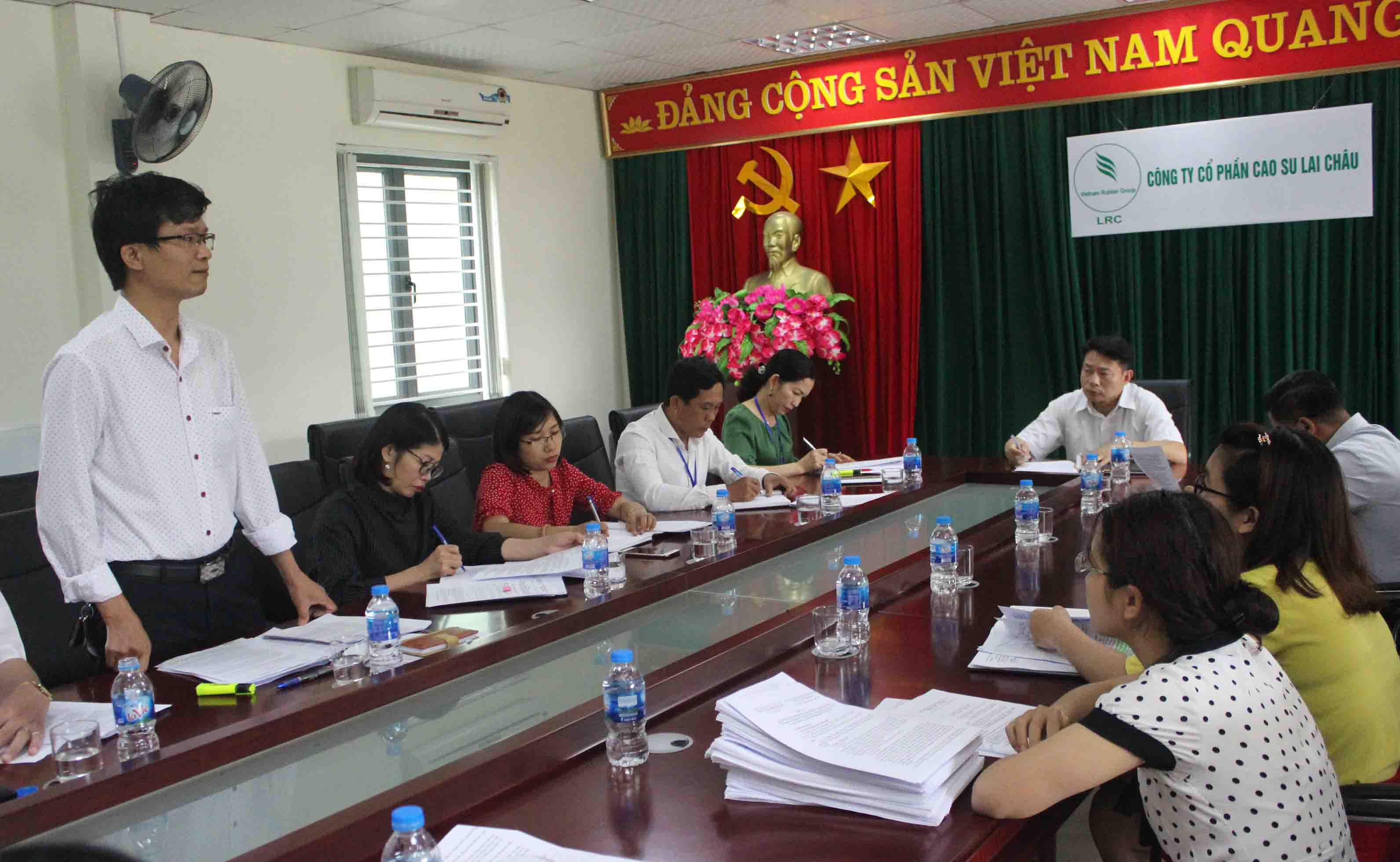 quang cảnh buổi làm việc