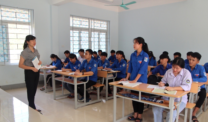 Một giờ học của lớp 12A1 Trường THPT Nậm Nhùn.