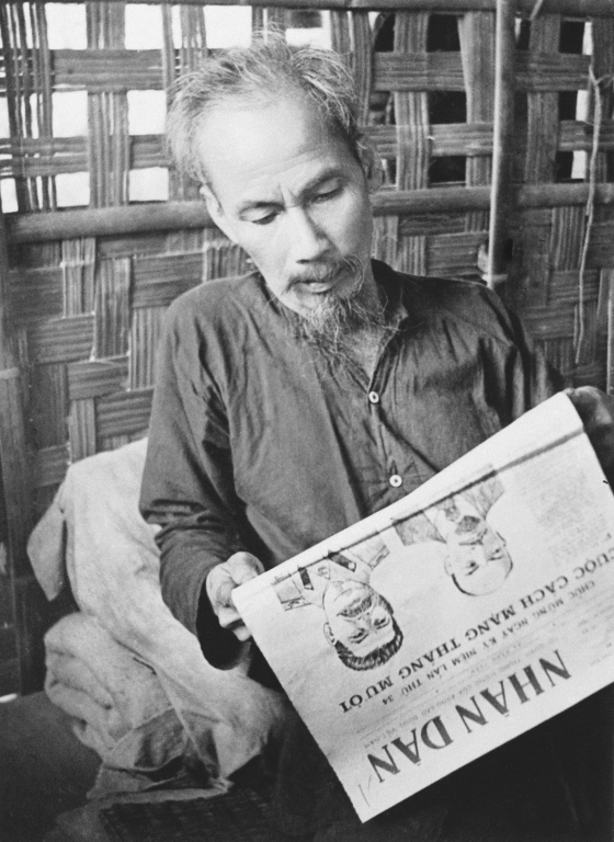 Chủ tịch Hồ Chí Minh đặc biệt quan tâm đến sự nghiệp phát triển báo chí cách mạng Việt Nam và việc đào tạo đội ngũ cán bộ làm báo.