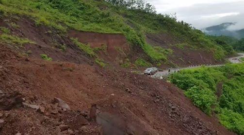 Mưa lớn gây sạt lở đất tại tuyến đường tỉnh lộ 133 (đoạn Thân Thuộc – Noong Hẻo – Nậm Tăm).