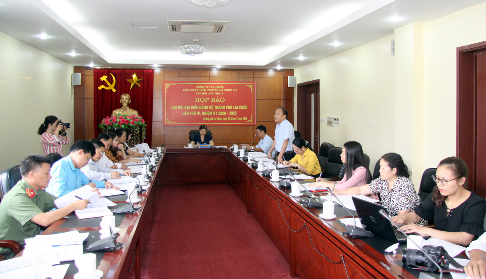 Quang cảnh buổi họp báo.