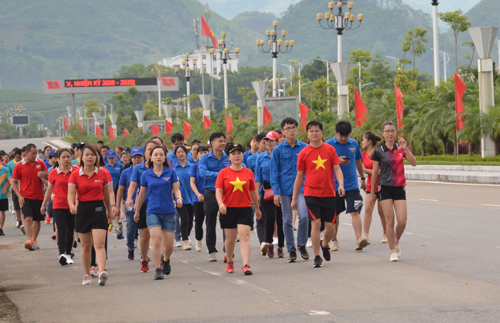 Chương trình "Những bước chân vì cộng đồng" thu hút đông đảo đoàn viên, thanh niên tham gia.