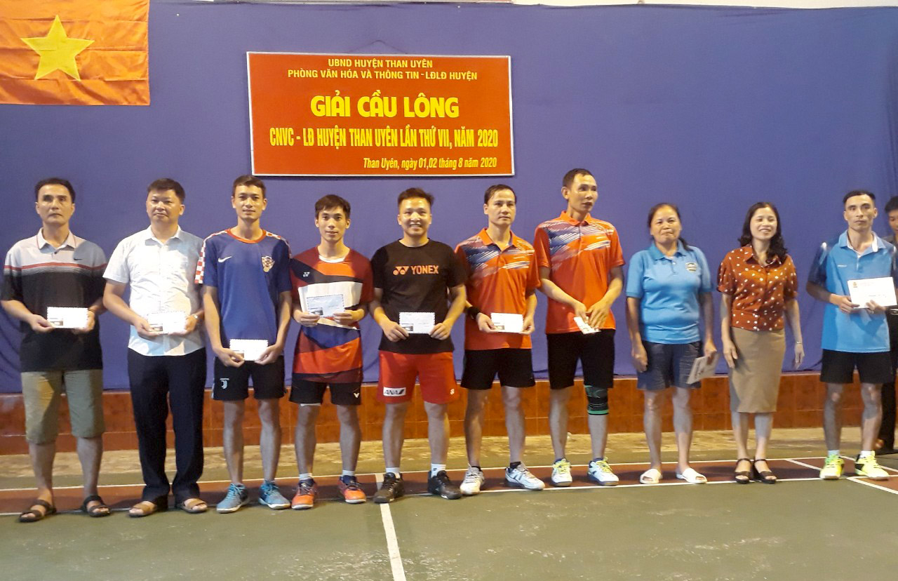 Ban tổ chức trao giải nhất cho các vận động viên ở các nội dung thi đấu. 