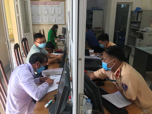 Tiến hành đổi lại biển số cho hơn 2.000 phương tiện kinh doanh vận tải