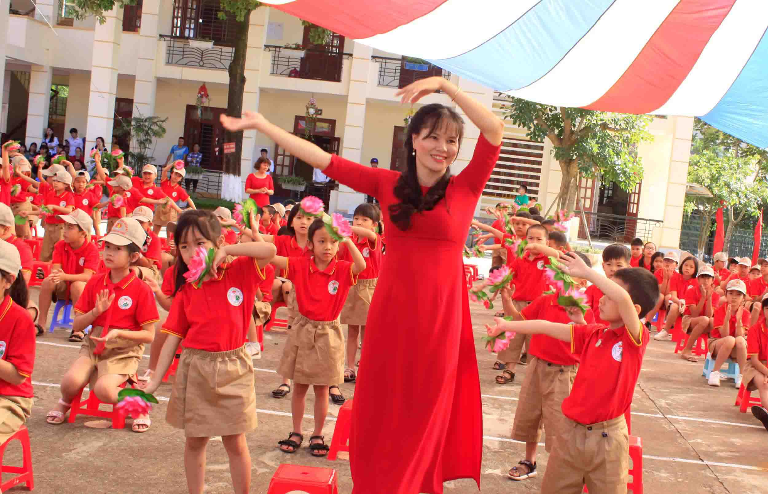 “Truyền năng lượng” cho học sinh bằng tình yêu thương 