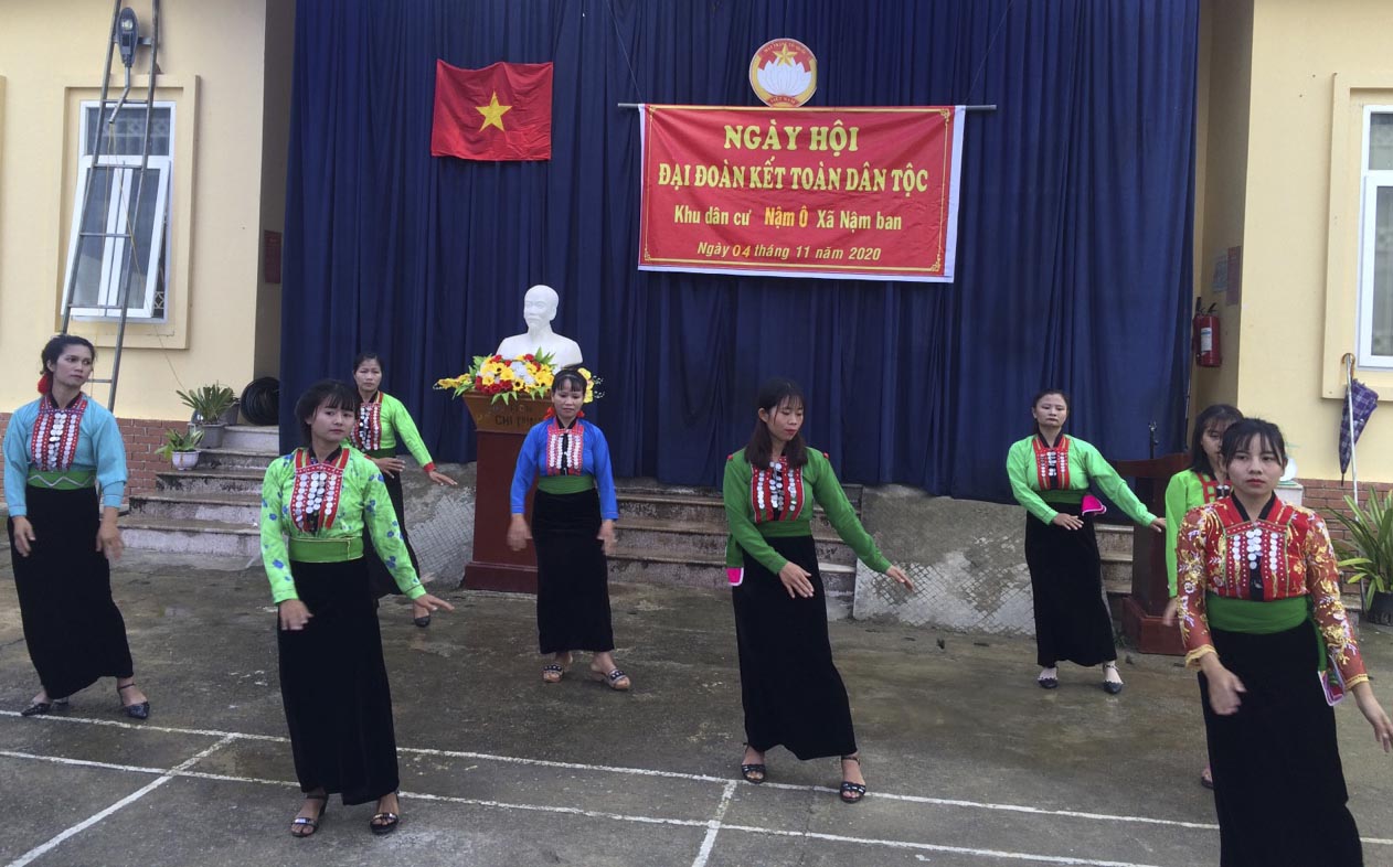 Văn nghệ tại Ngày hội.