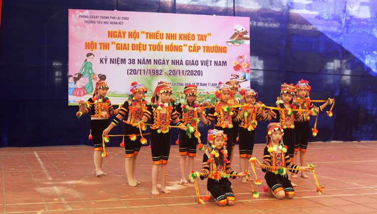 Tiết mục múa Hà Nhì đạt giải cao trong Hội thi “Giai điệu tuổi hồng”.  