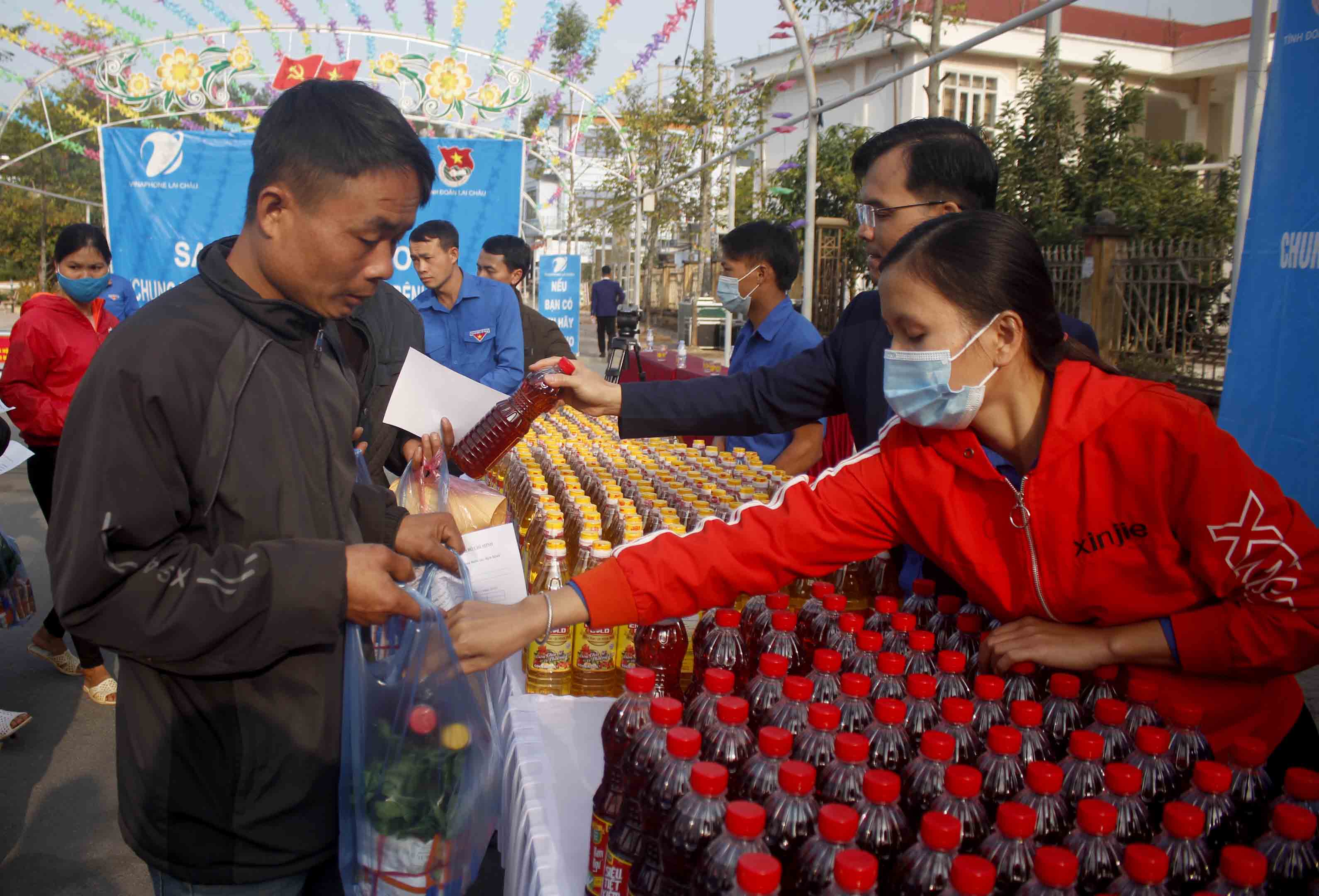 “Gian hàng 0 đồng” tại huyện Than Uyên