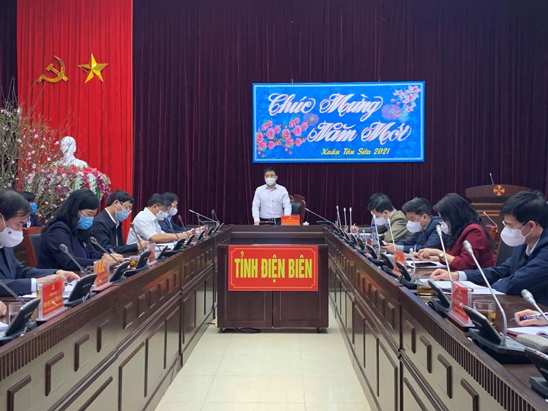 Liên tiếp nhận kết quả xét nghiệm các trường hợp dương tính virus SARS-CoV-2, ngay trong đêm 4 rạng sáng 5-2, Ban Thường vụ Tỉnh ủy Điện Biên đã triệu tập hai cuộc họp khẩn với Ban Chỉ đạo phòng, chống Covid-19 tỉnh và 10 huyện, thị xã, thành phố.
