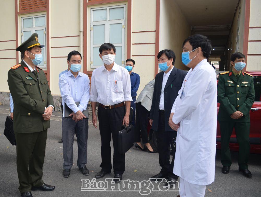 Ban Chỉ đạo phòng, chống dịch COVID-19 tỉnh Hưng Yên kiểm tra thực tế tại Trung tâm Y tế huyện Yên Mỹ. Ảnh: Báo Hưng Yên