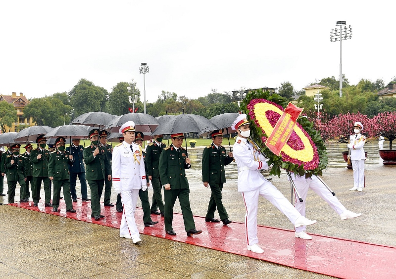 Đoàn đại biểu Quân ủy Trung ương - Bộ Quốc phòng vào Lăng viếng Chủ tịch Hồ Chí Minh