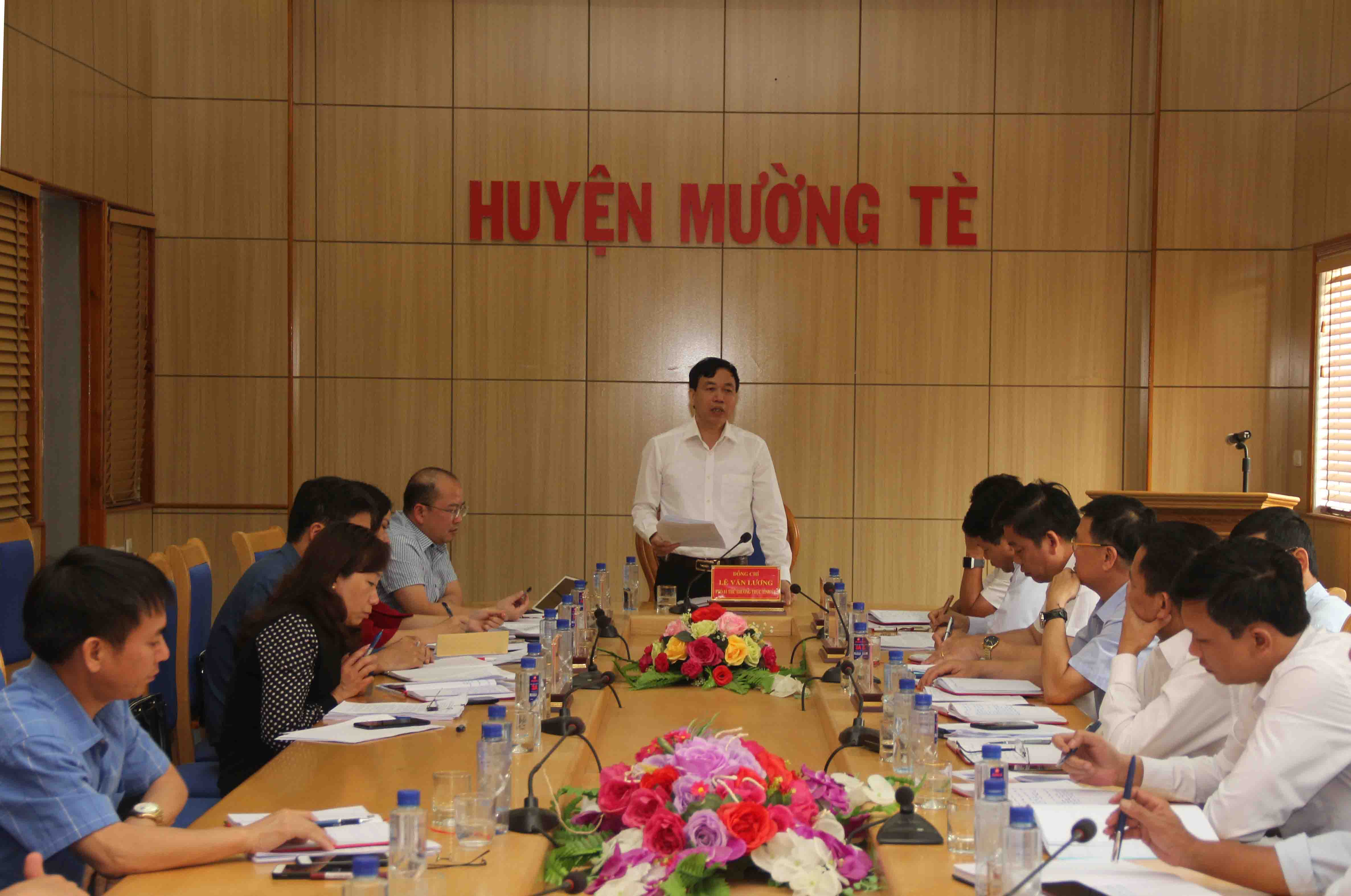 Quang cảnh buổi làm việc