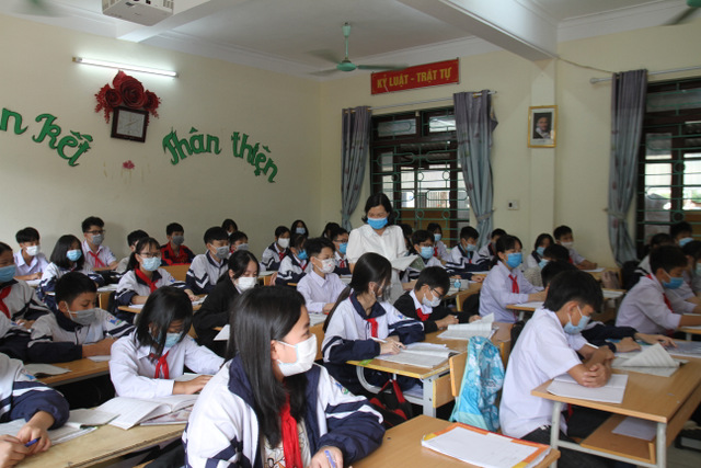 Giờ ôn tập môn văn của cô và trò lớp 7A3- Trường THCS Đoàn Kết (thành phố Lai Châu)