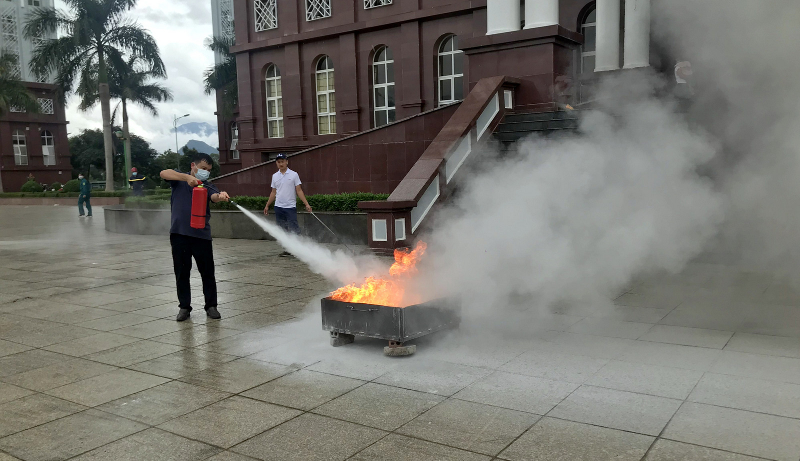 Thực hành phương án giả định xảy ra cháy.