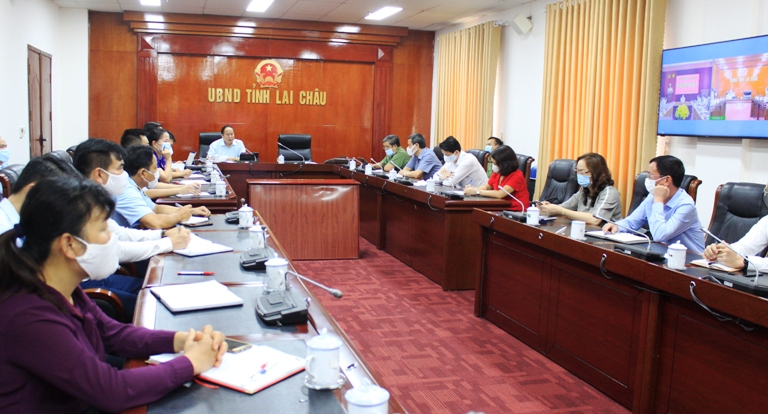 Quang cảnh cuộc họp tại điểm cầu UBND tỉnh. 