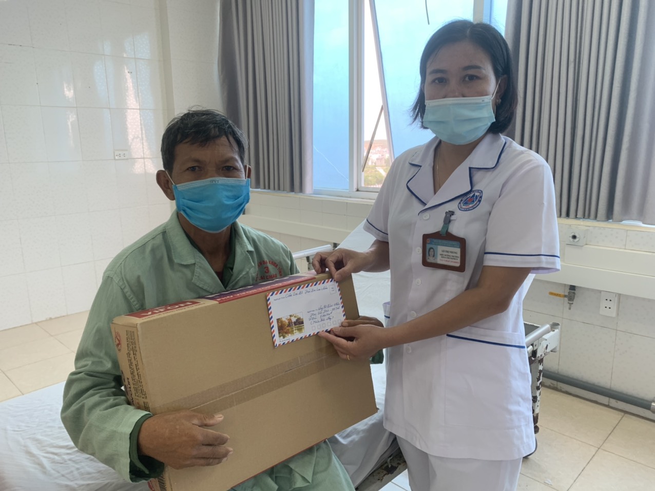 Tặng 5 triệu đồng cho bệnh nhân có hoàn cảnh khó khăn
