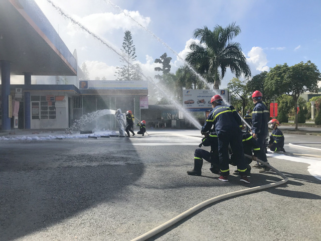 Công ty TNHH một thành viên Xăng dầu Lai Châu diễn tập phòng cháy chữa cháy và cứu nạn cứu hộ