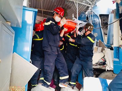 Lực lượng Cảnh sát PCCC&CNCH - Công an tỉnh Lai Châu nỗ lực cứu tài sản cho Nhân dân trong mỗi vụ cháy.
