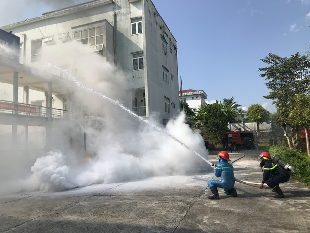 40 người tham gia huấn luyện, diễn tập phương án chữa cháy