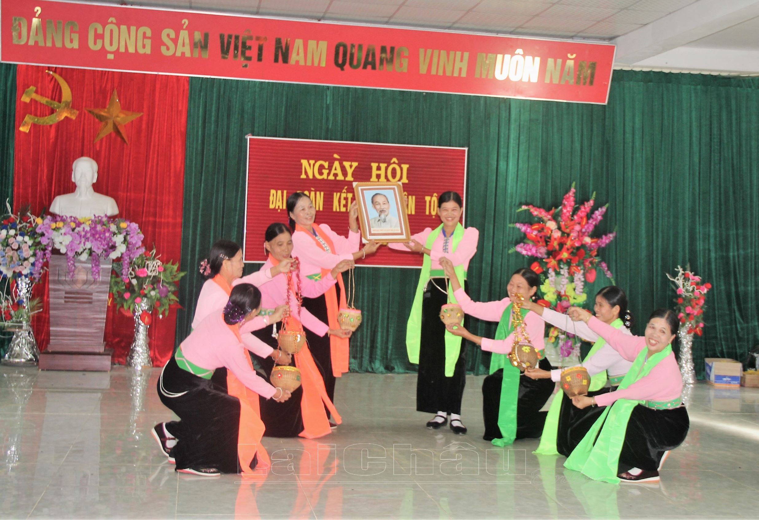 Văn hóa truyền thống luôn được giữ gìn trong ngày hội.