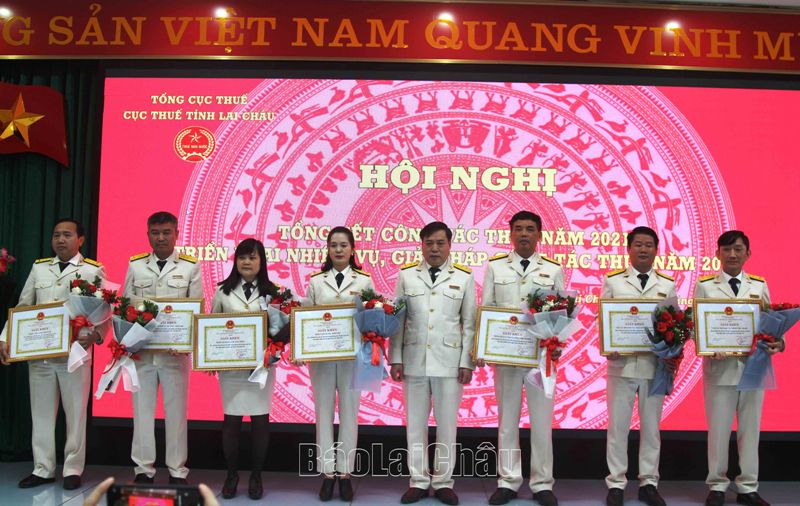 7 tập thể được nhận Giấy khen của Cục trưởng Cục Thuế tỉnh