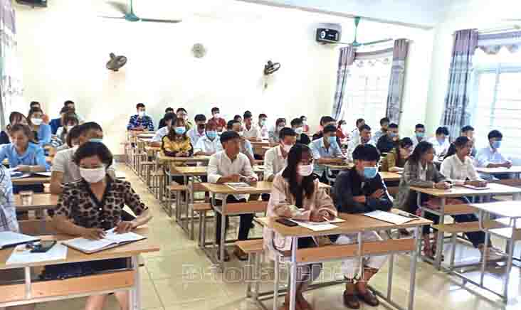 Đào tạo, bồi dưỡng cán bộ, đảng viên ở cơ sở
