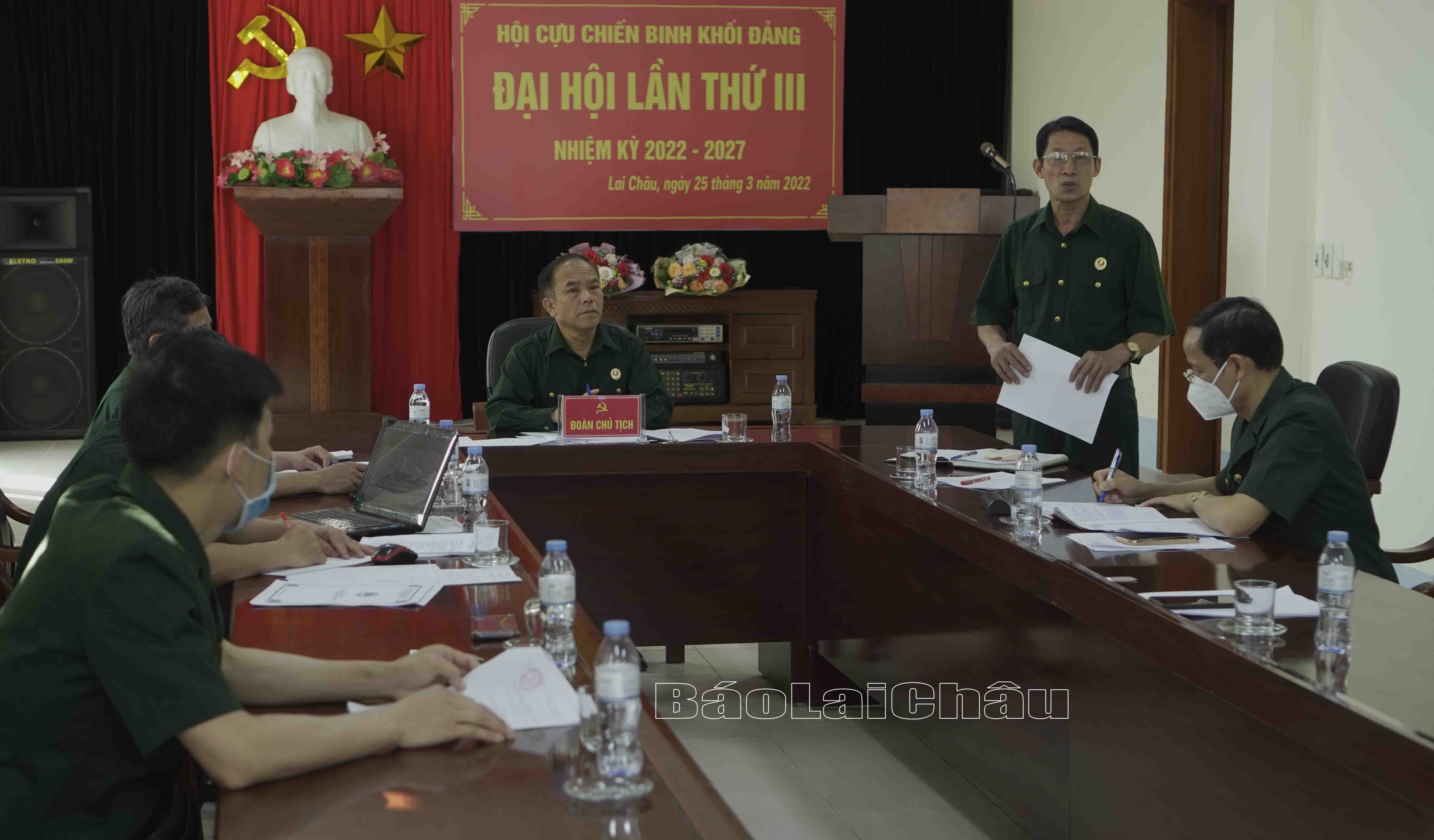 Đồng chí Nguyễn Khắc Duyến- Chủ tịch Hội Cựu chiến binh Khối Các cơ quan và Doanh nghiệp tỉnh phát biểu chỉ đạo tại Đại hội.