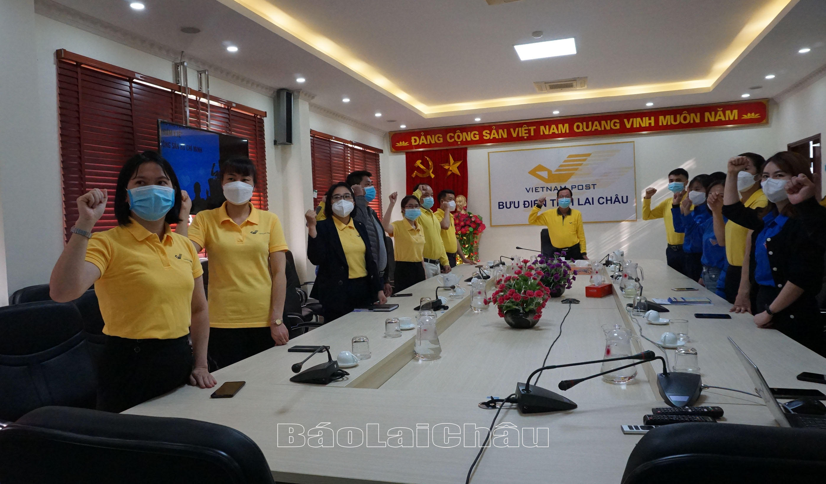 Thể hiện quyết tâm hưởng ứng.