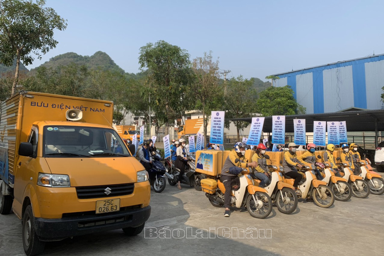 Các lực lượng chuẩn bị diễu hành.