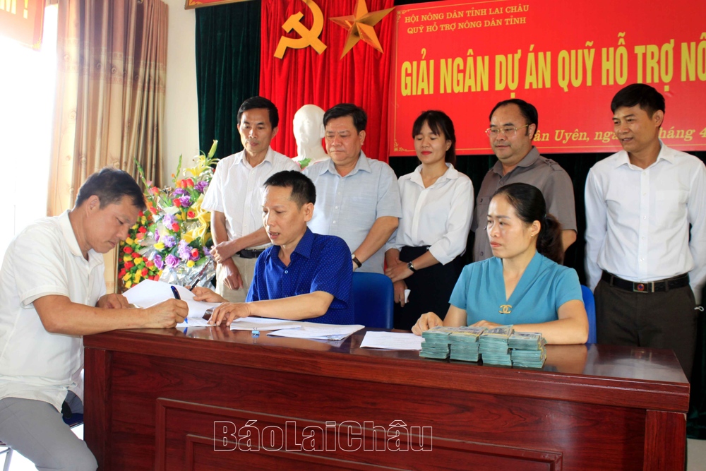 Giải ngân 1 tỷ đồng từ Dự án Quỹ hỗ trợ nông dân tỉnh