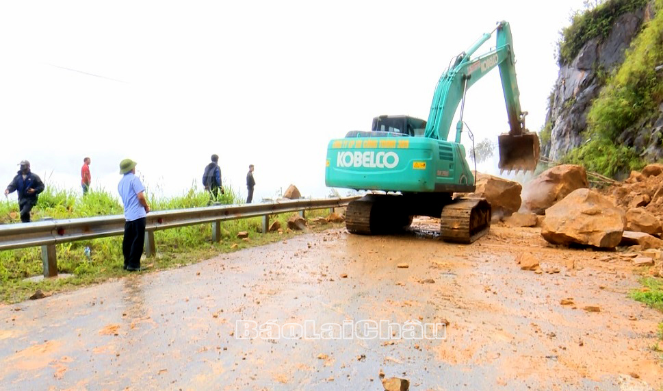 Các đơn vị chức năng khắc phục , đảm bảo giao thông thông suốt.
